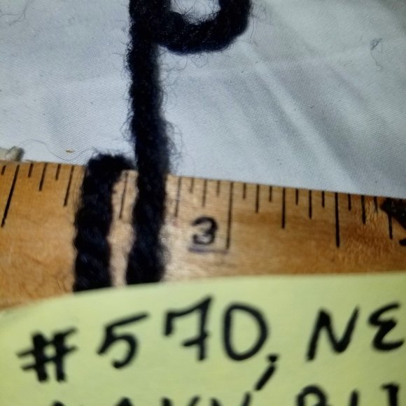 ✅#570 1 NEW Hank Unbranded Wool Navy Blue Yarn 273 - Picture 4 of 5